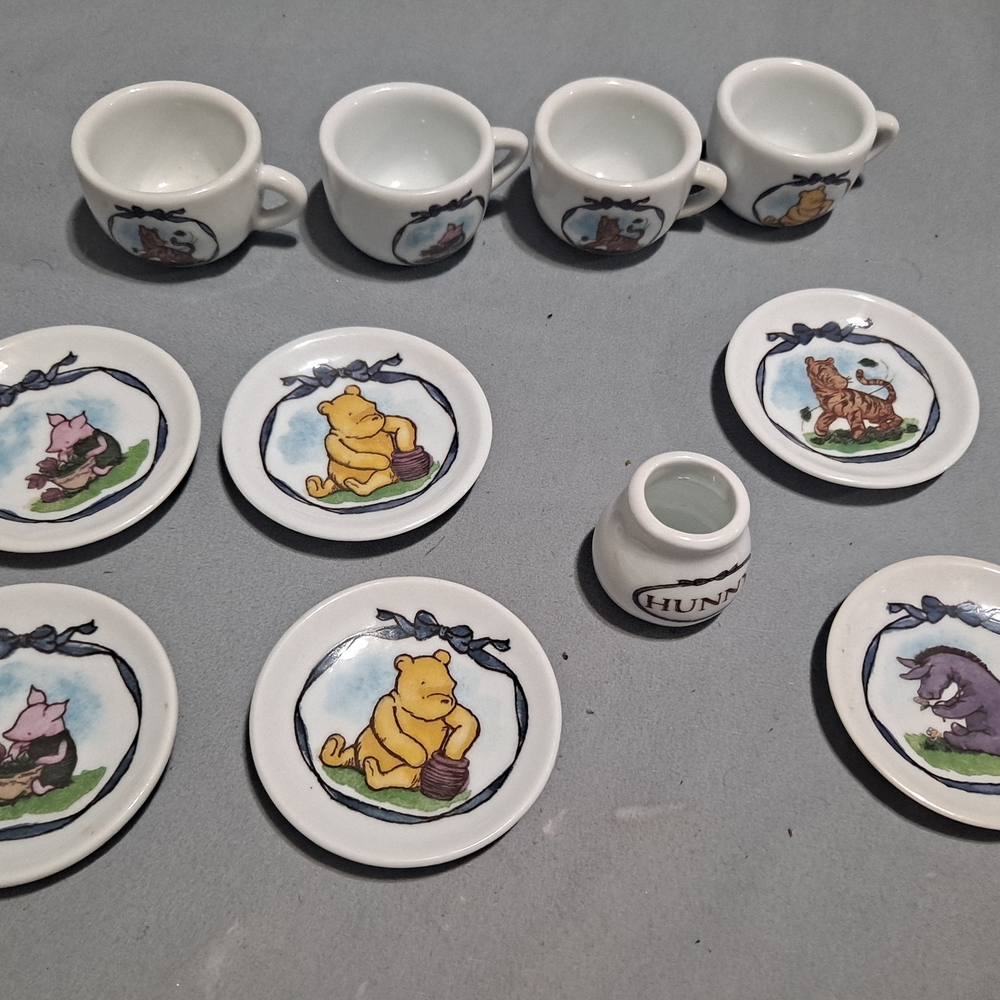 Disney Winnie the Pooh Tea Set - White and Blue